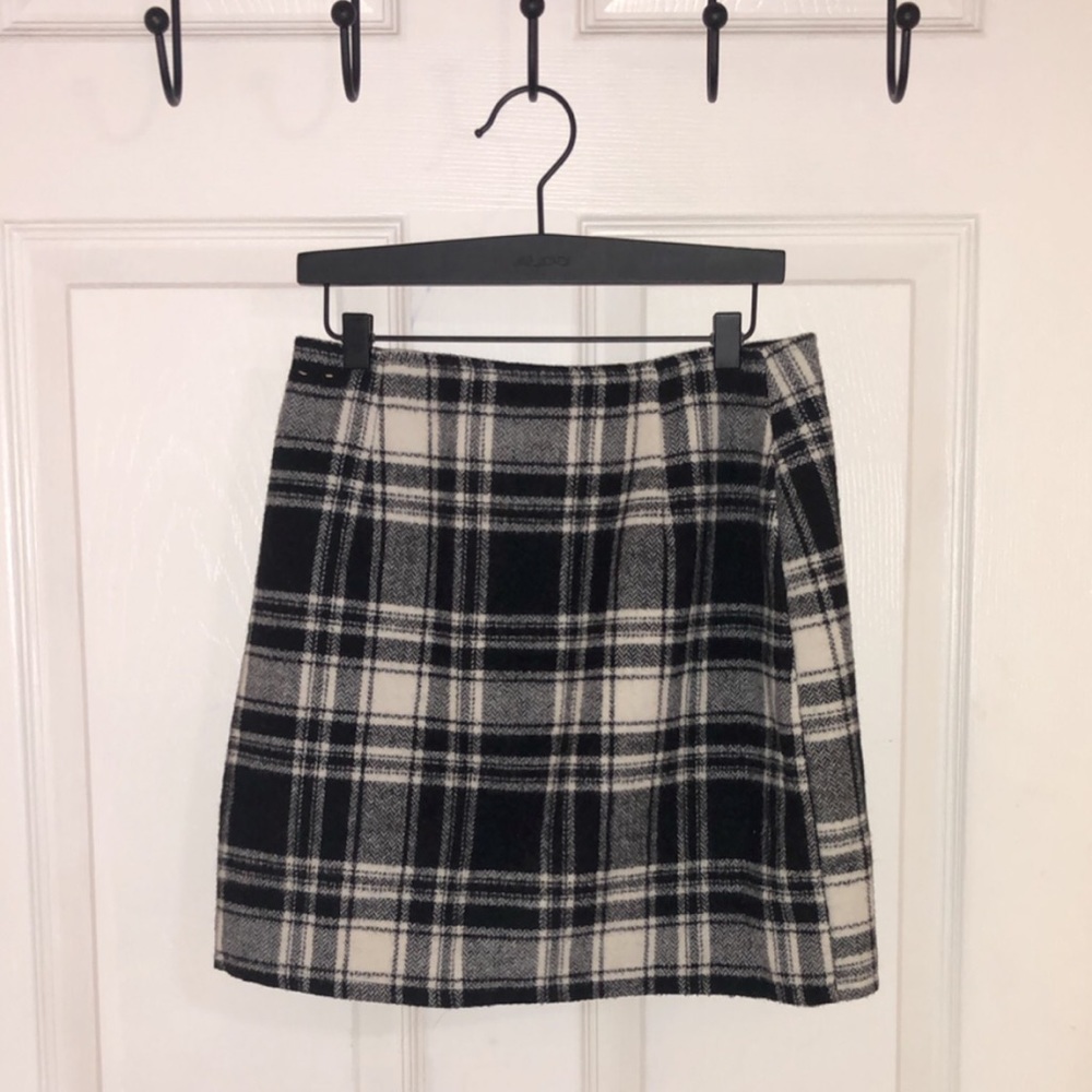 Black and white plaid skirt